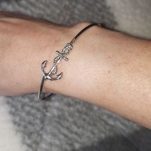 Anchor bracelet